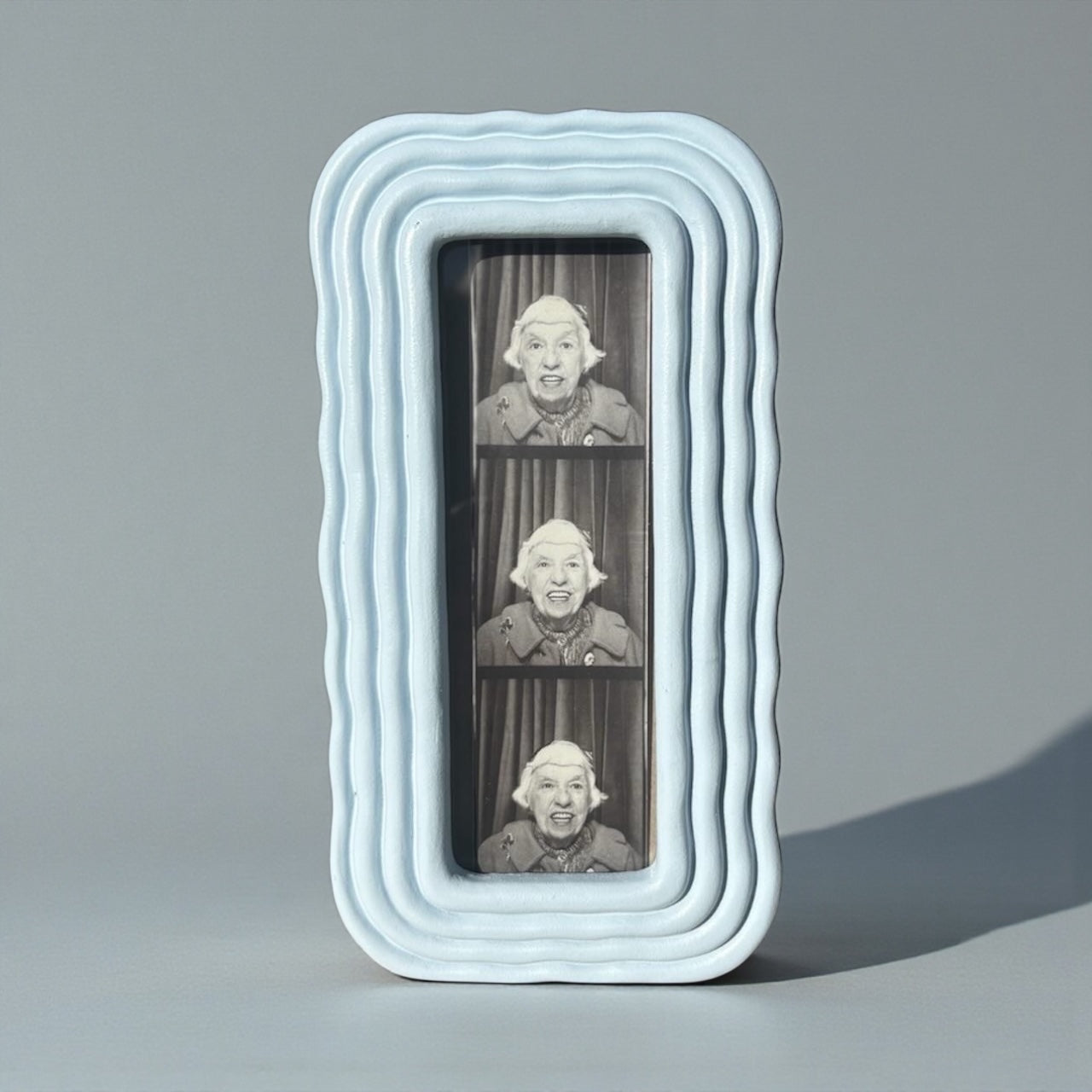Wavy white 2x6 photo booth frame