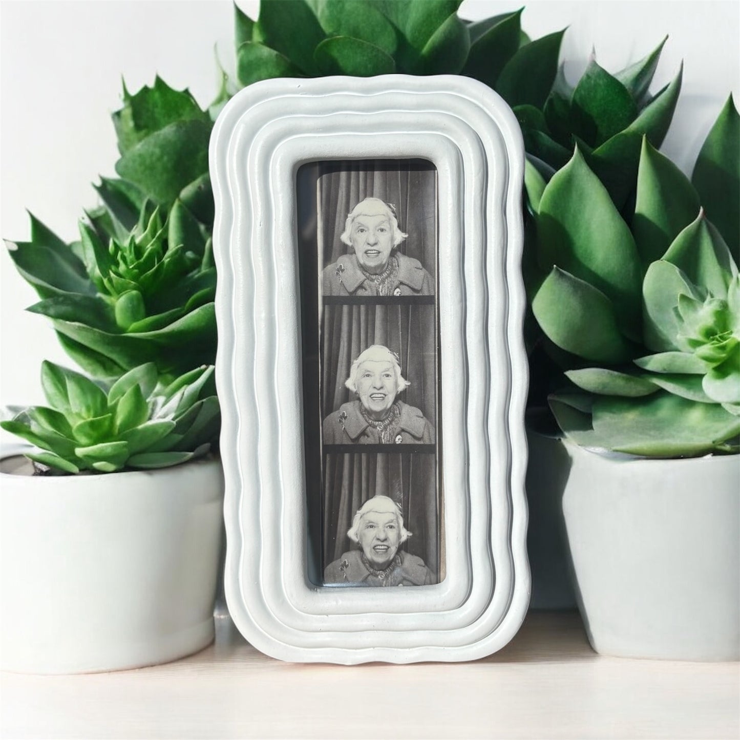 Wavy White- 2x6 Photo Booth Frame